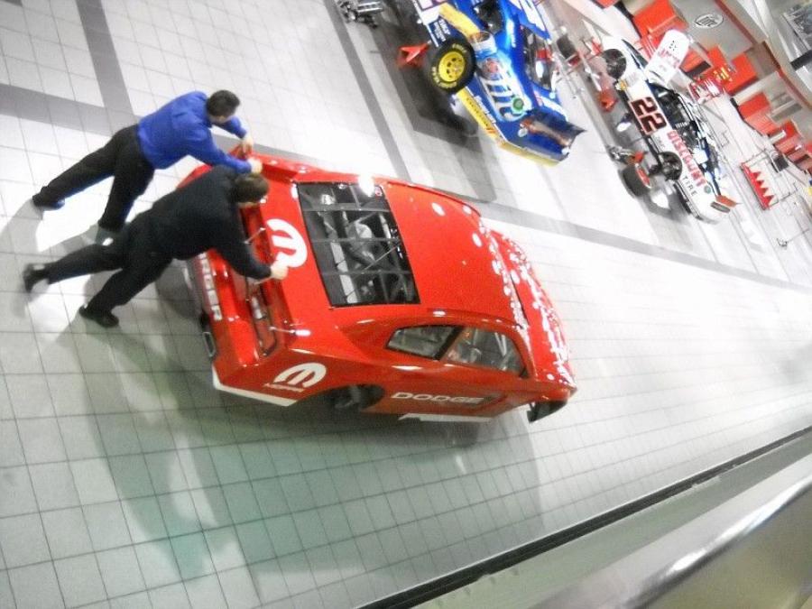  Dodge Charger NASCAR Sprint Cup Car 2013 года  (фото 2 из 11)